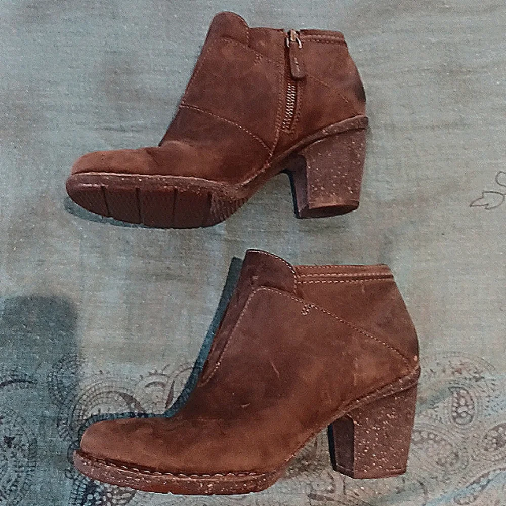 Brown leather booties size 7  Unstructured by Clarks~ SO cute - Picture 3 of 8
